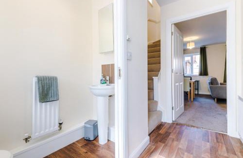 Ewloe Casa | Modern Semi detached in a quiet location, Driveway parking