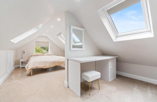 Epsom Apartamento | Modern Serenity in Langley Vale