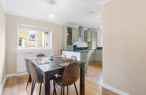 Epsom Apartamento | Modern Serenity in Langley Vale