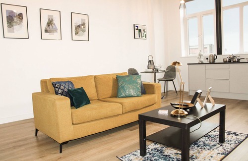 West Bromwich Apartamento | Modern Serviced Duplex Apartments by Repose