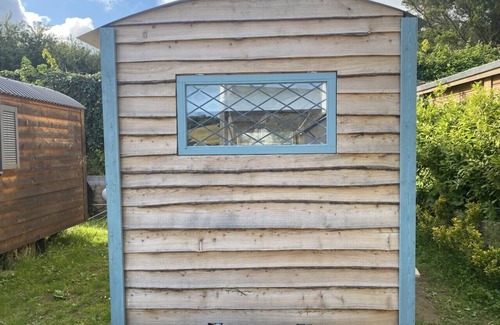 Turnchapel Cabina | Modern Shepherd's Hut at St Anne's