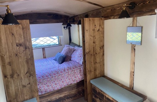 Turnchapel Cabina | Modern Shepherd's Hut at St Anne's