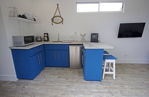 Sámara Casa | ¡Contenedor limpio y moderno cerca de la playa! 1 de 2 en nuestra propiedad.