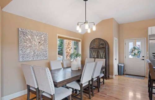 Post Falls Casa | Modern Shoreline | Waterfront on Spokane River