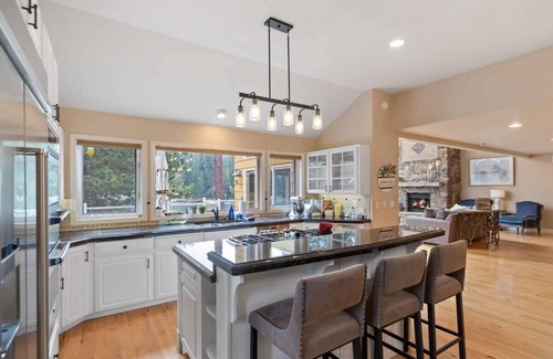 Post Falls Casa | Modern Shoreline | Waterfront on Spokane River