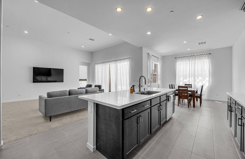 Las Vegas Casa | Modern Single-Story Retreat - Prime Summerlin - Garage EV Charger - Top School