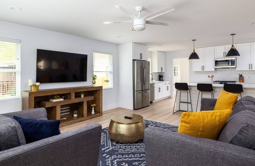 Sweetbriar Casa | Modern South Austin home - 5 miles to Downtown