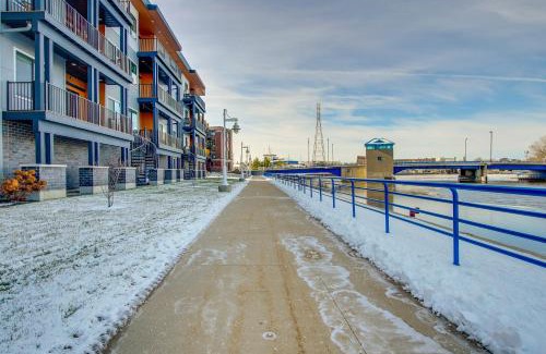 Sheboygan Apartamento | Modern South Pier Condo on Sheboygan River!