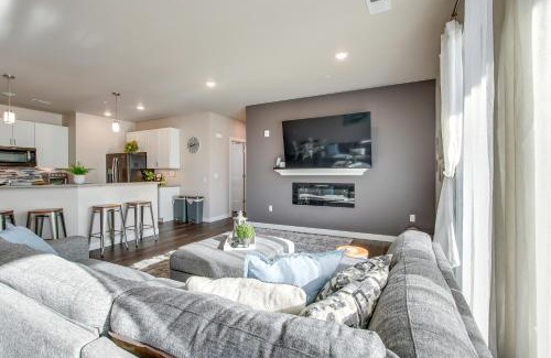 Sheboygan Apartamento | Modern South Pier Condo on Sheboygan River!