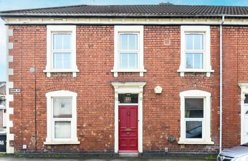Southville Apartamento | Modern Southville Apartment, 5 Min Walk to Centre