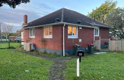 Lower Hutt Casa | Modern Space, Affordable Rate
