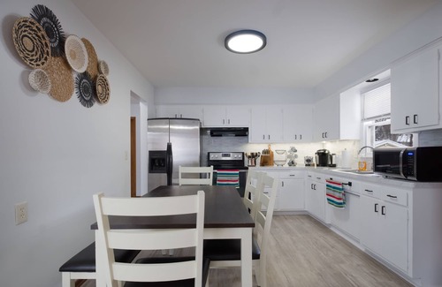 Columbia Heights Casa | Modern, spacious 3BDR house 15 min to Downtown Minneapolis