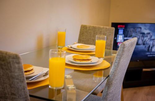 Wolverhampton Apartamento | Modern Spacious 2 Bed Apartment Wolverhampton with Free Secure Parking