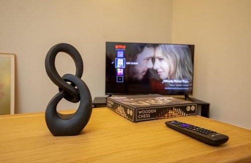 Wolverhampton Apartamento | Modern Spacious 2 Bed Apartment Wolverhampton with Free Secure Parking