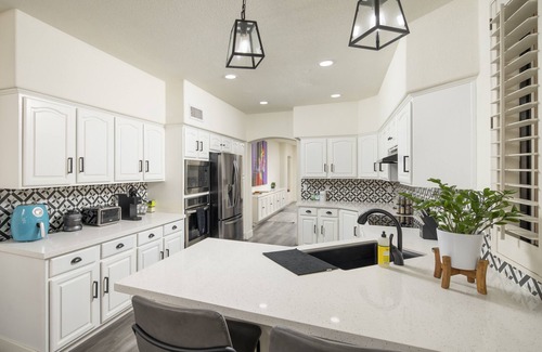 Chandler Casa | Modern Spacious 2 Master Bedroom Cal King with Loft & Pool Sleeps 6