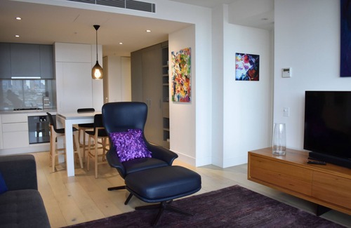 Richmond North Apartamento | Modern + Spacious 2BD/2Bath - Stunning City Views!