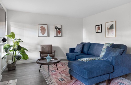 Town Center Apartamento | Modern, Spacious 2BR Condo in Woodinville