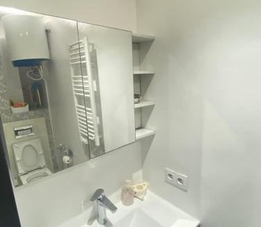 La Ville Haute Apartamento | Modern & Spacious 2BR- Ville Haute Kenitra-Garage