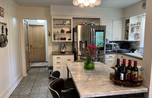 Ardsley Casa | Modern & Spacious 3-Bedroom Home Family-Friendly Fireplace Patio & BBQ