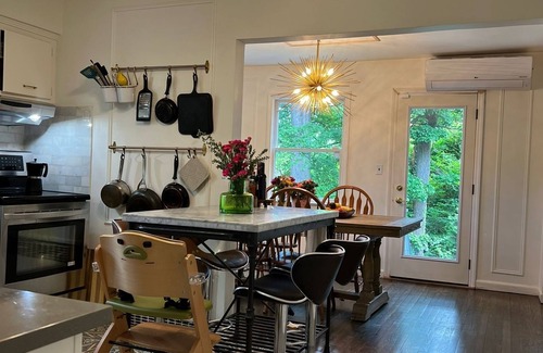 Ardsley Casa | Modern & Spacious 3-Bedroom Home Family-Friendly Fireplace Patio & BBQ