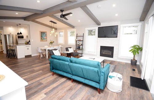 Pincher Creek Casa | Modern & Spacious 3 Bedroom, Close to the Mountains!!