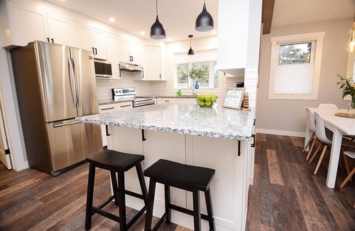 Pincher Creek Casa | Modern & Spacious 3 Bedroom, Close to the Mountains!!