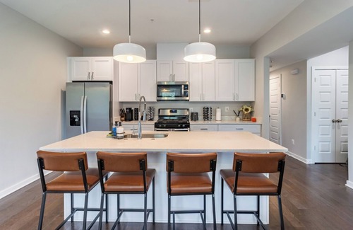 Southeast Casa | Modern & Spacious ~ 3bd 3ba RoofDeck