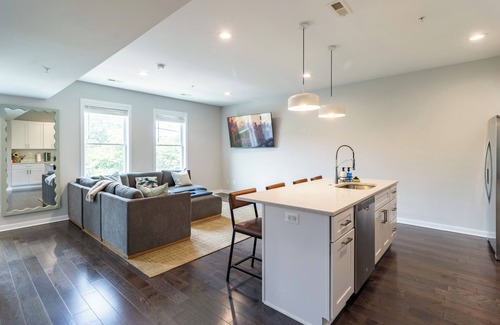Southeast Casa | Modern & Spacious ~ 3bd 3ba RoofDeck