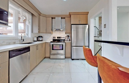Newtonbrook Casa | Modern & Spacious 3BR Home