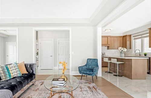 Brampton Casa | Modern Spacious 4-bedroom house with WiFi, AC in Brampton