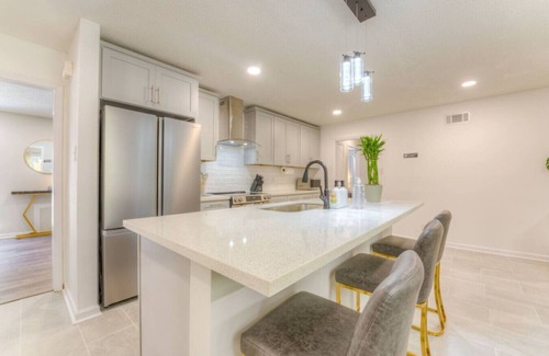 Raleigh Casa | Modern Spacious 4 BR Cottage