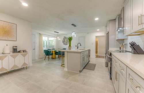 Raleigh Casa | Modern Spacious 4 BR Cottage