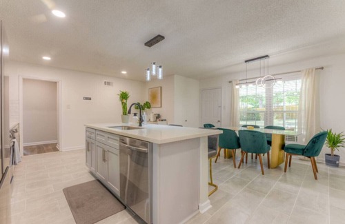 Raleigh Casa | Modern Spacious 4 BR Cottage
