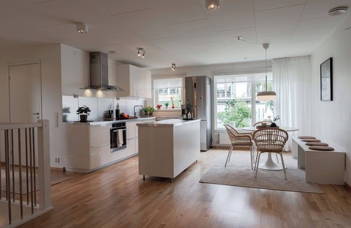 Lulea Casa | Modern Spacious 4BR Town House, Sauna, 7 Beds
