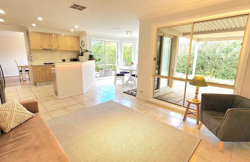 Belrose Casa | Modern spacious 5-bedroom home in Northern Beaches