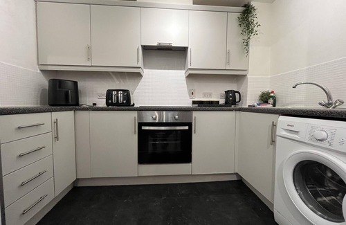 Liverpool Apartamento | Modern Spacious Apartment in Private Grounds