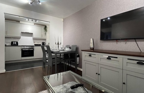 Liverpool Apartamento | Modern Spacious Apartment in Private Grounds