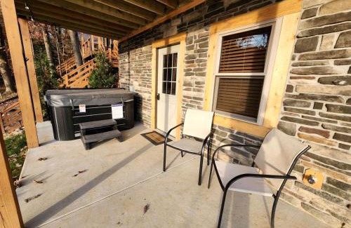 Scio Casa | Modern Spacious Cabin with Jacuzzi and Panoramic Views in Ohio