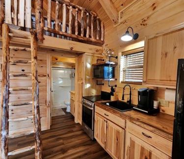 Scio Casa | Modern Spacious Cabin with Jacuzzi and Panoramic Views in Ohio