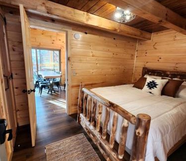 Scio Casa | Modern Spacious Cabin with Jacuzzi and Panoramic Views in Ohio