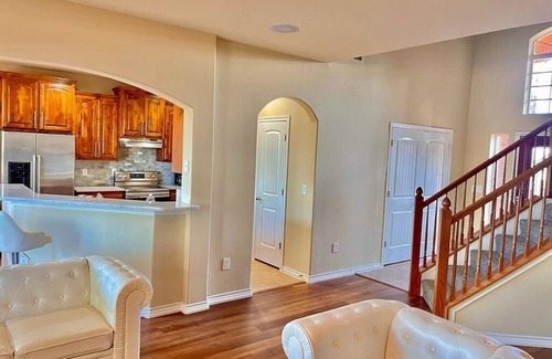 Edmond Casa | Modern, Spacious, Comfy & Cozy quiet retreat with king size beds for longer stay