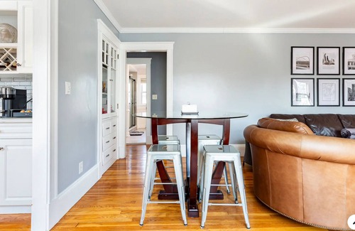Salem Condominio | Modern, Spacious Condo, minutes to downtown Salem, Private Parking on Site!