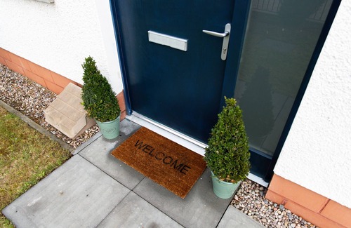 Polmadie Casa | Modern Spacious Family Home. Short walk to City Centre