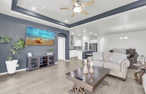 Biggs Field Casa | Modern Spacious Family Retreat- Comfort & Style Await