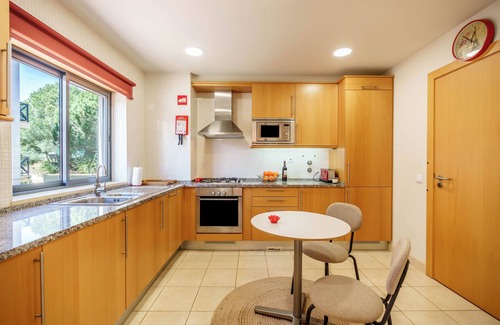 Montechoro Condominio | Modern & Spacious Flat with Pool close to Oura