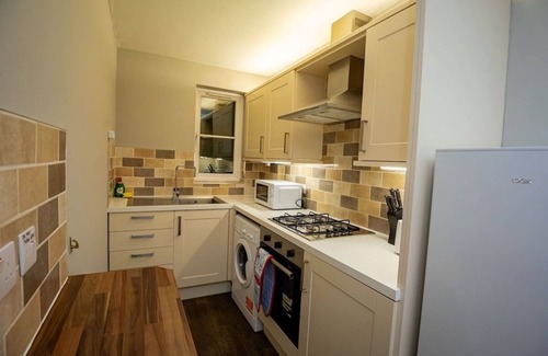 Wolverhampton Apartamento | Modern Spacious 2 Bed Apartment Wolverhampton with Free Secure Parking