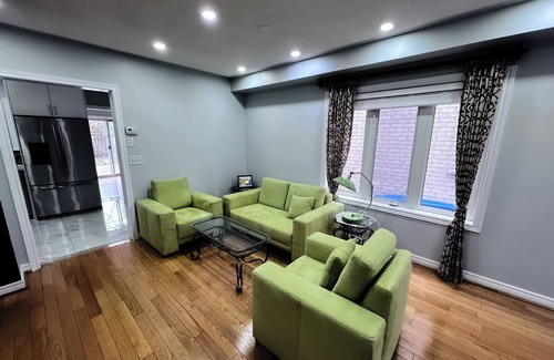Meadowvale Village Casa | Modern & Spacious Home with Large Patio – Perfect for Relaxation!