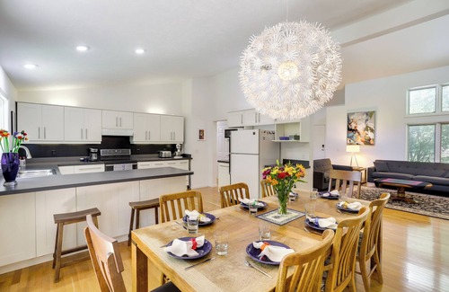 Granger Casa | Modern & Spacious Home - 6 Mi to Dtwn South Bend
