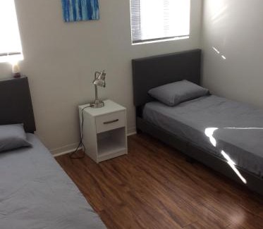 Valley Glen Casa | Modern spacious home close to Universal studio & Hollywood for 11