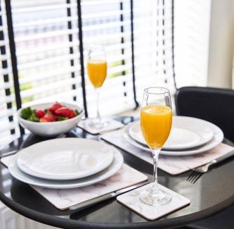 Manchester Casa | Modern, Spacious Home Near City Centre, Workspace & WiFi,